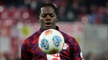 Manchester United Dapat Kabar Buruk, Arsenal Jadi Pesaing Berat untuk Perburuan Bintang Leipzig Castello Lukeba