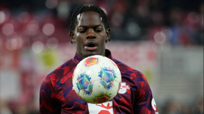 Manchester United Dapat Kabar Buruk, Arsenal Jadi Pesaing Berat untuk Perburuan Bintang Leipzig Castello Lukeba