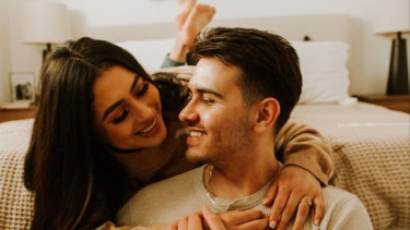 Suami Tidak Sengaja Minum ASI Istri saat Berhubungan, Apakah Otomatis Jadi Anak Susuannya? Begini Kata Buya Yahya