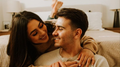 Suami Tidak Sengaja Minum ASI Istri saat Berhubungan, Apakah Otomatis Jadi Anak Susuannya? Begini Kata Buya Yahya