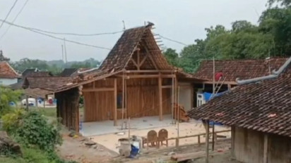 Konflik Rumah Tangga Capai Klimaksnya, Suami Belah Rumah dan Isinya Jadi Dua Bagian Pakai Gergaji Mesin