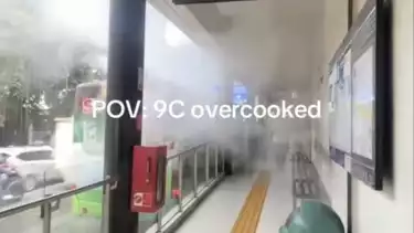 Viral Bus Transjakarta Ngebul di Halte Pancoran Buat Penumpang Panik Berhamburan