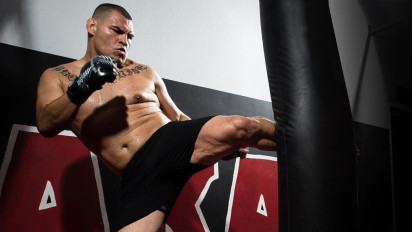 Setelah 10 Bulan di Penjara, Mantan Juara UFC Cain Velasquez Akhirnya Bebas Bersyarat