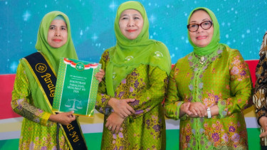 Khofifah Kukuhkan 413 Paralegal Muslimat NU Jawa Timur