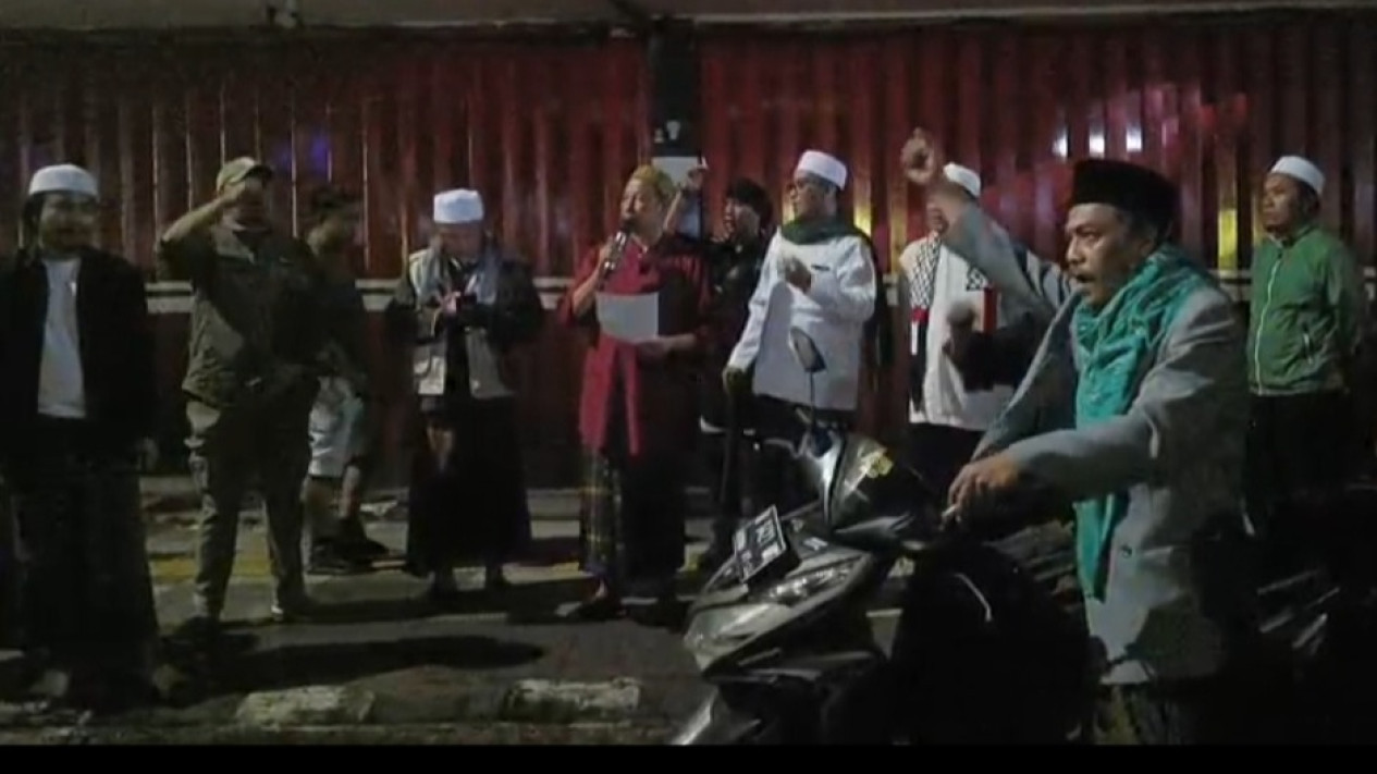 Jelang Ramadhan, Warga Jember Demo Tuntut Toko Miras Ditutup
            - galeri foto