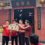 Warga Tionghoa Lepas Burung Pipit di Vihara, Tradisi Tahun Baru Imlek untuk Buang Sial