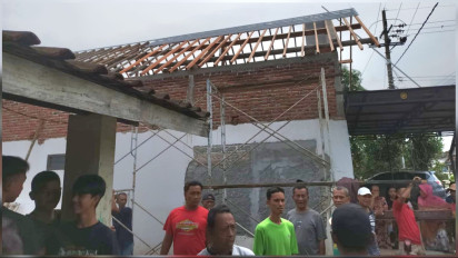 Pekerja Bangunan di Ngronggot Nganjuk Ditemukan Tewas di Atap Rumah, Diduga Tersengat Listrik