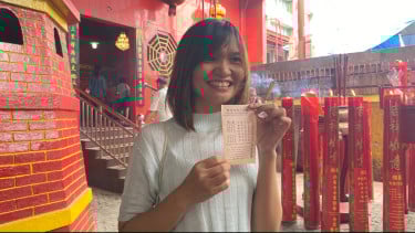 Penasaran soal Hoki Masa Depan, Warga Medan Ikut Ritual Tjiam Si di Pecinan Glodok