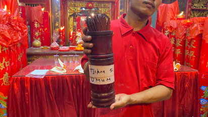 Mengenal Tjiam Si, Ritual Mengintip Nasib Masa Depan Bagi Warga Tionghoa