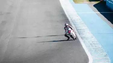 Pembalap Indonesia, Veda Ega Pratama saat tes pramusim jelang debut di Moto3 2026.