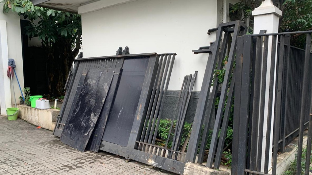 Detik-detik Hyundai Santa Fe Hantam Rumah Jusuf Kalla di Brawijaya, Begini Penampakannya
            - galeri foto