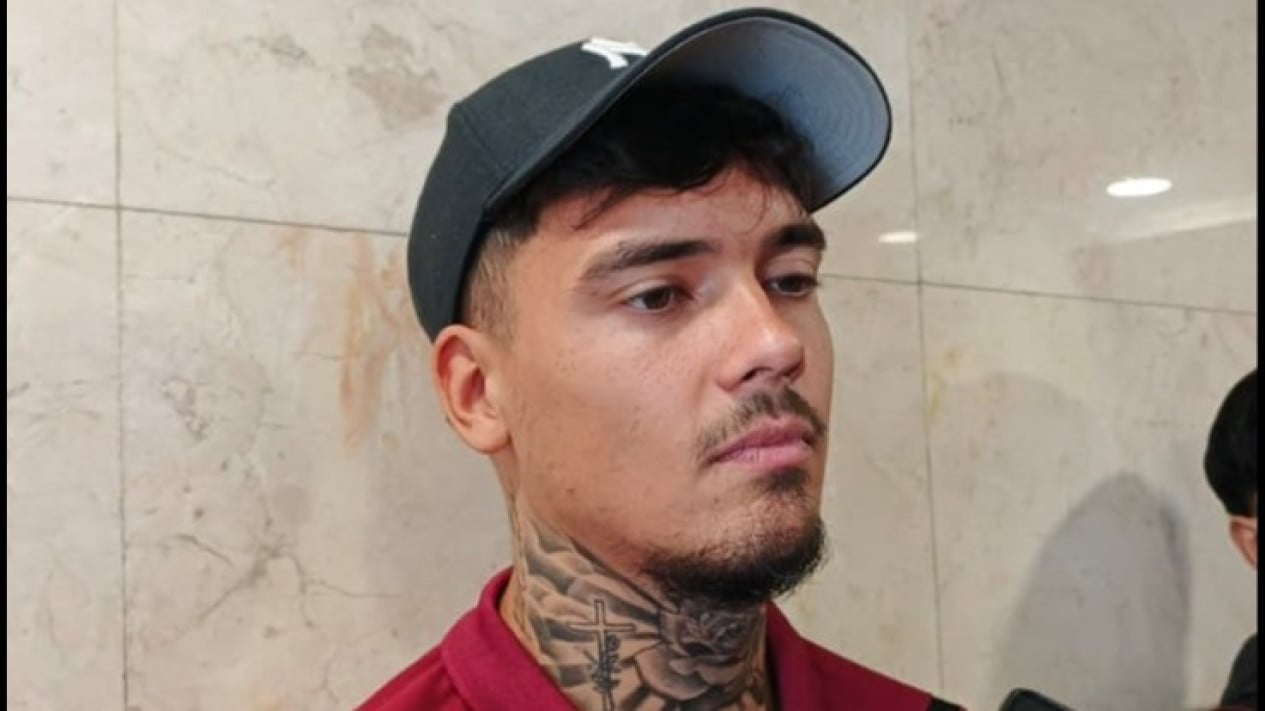 Blak-blakan, Shayne Pattynama Akui Bicara dengan Satu Pemain Timnas Indonesia di Persib Sebelum Gabung Persija
            - galeri foto