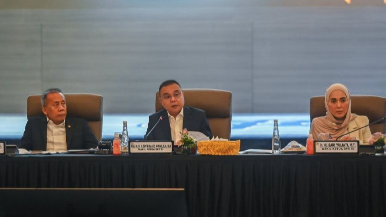 DPR Minta Huntara untuk Korban Bencana Sumatra Segera Selesai, Target Sebelum Lebaran 2026
            - galeri foto