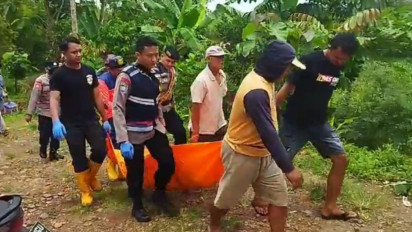 Geger, Mayat Pria Tanpa Identitas Ditemukan Membusuk di Sungai Ngasem Pati