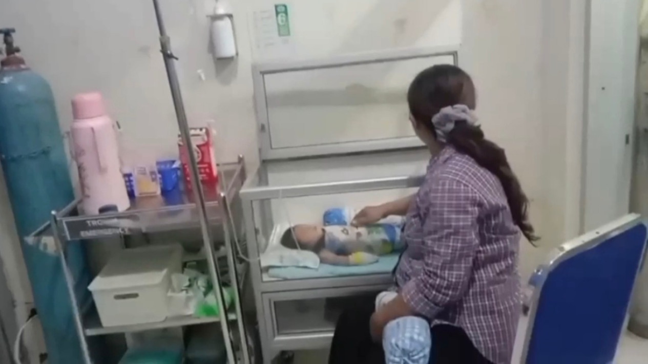 Ayah di Magetan Tega Bakar Mulut Bayi Berusia Tujuh Hari dengan Korek Gas, Keluarga Laporkan ke Polisi
            - galeri foto