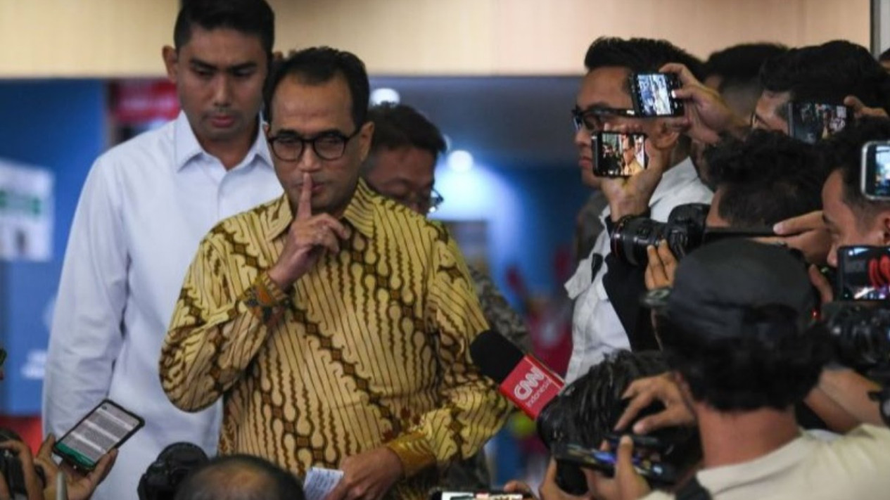 Budi Karya Sumadi Mangkir Panggilan KPK Hari Ini
            - galeri foto