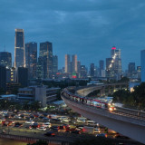 Kabar Baik, Pengguna LRT Jabodebek Izinkan Buka Puasa Bagi Pengguna Selama Ramadan