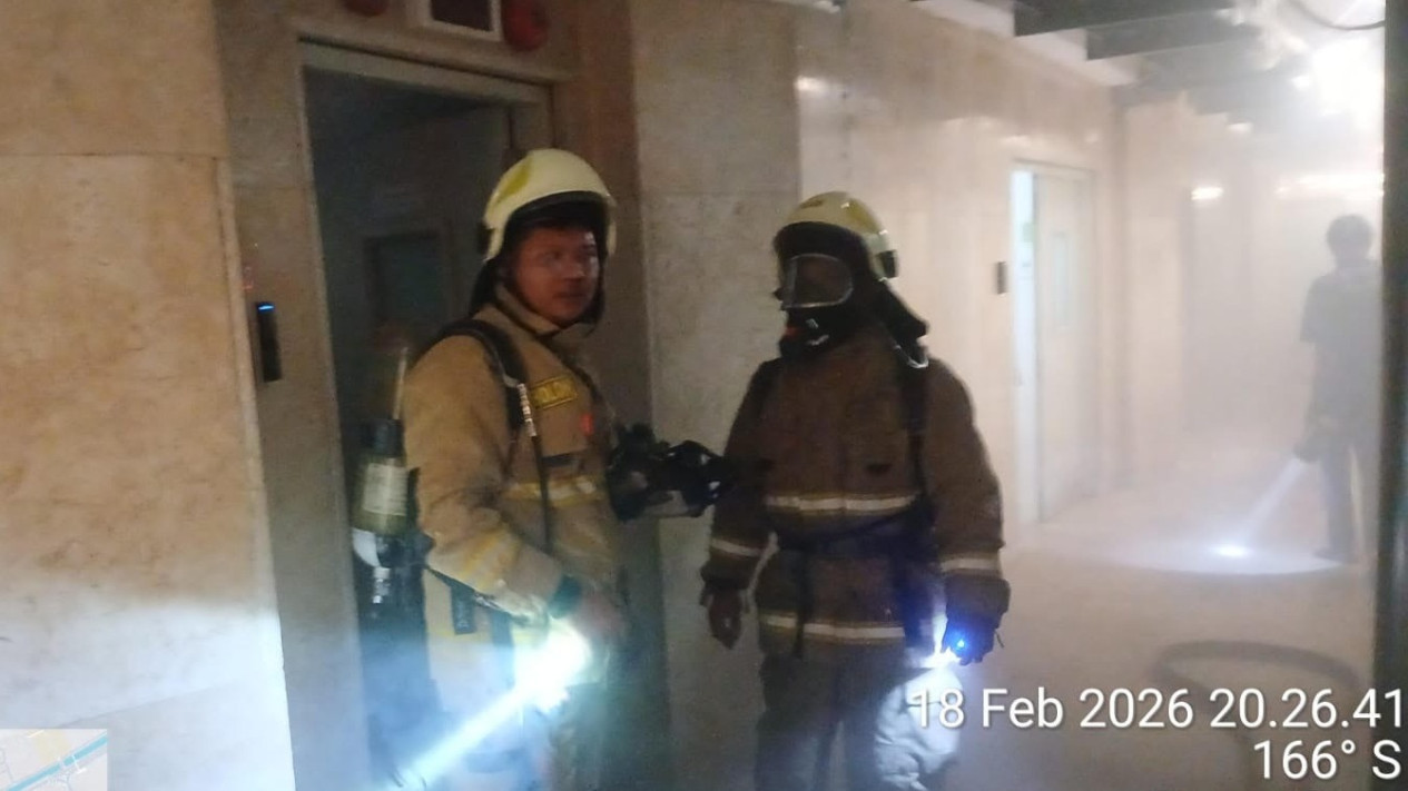 Detik-detik Kebakaran Terjadi di Ruang CCTV Masjid Istiqlal Saat Tarawih Perdana, 9 Unit Damkar Dikerahkan
            - galeri foto