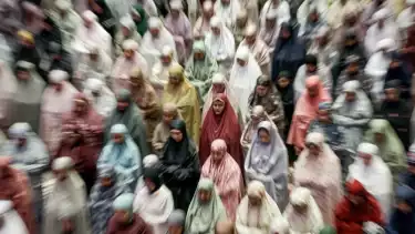 Umat Muslim melaksanakan shalat tarawih perdana di Masjid Istiqlal, Jakarta, Rabu (18/2/2026), menyusul penetapan 1 Ramadhan 1447 Hijriah oleh pemerintah pada Kamis (19/2/2026).