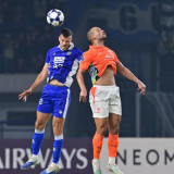 Media Vietnam Soroti Insiden Oknum Suporter Masuk ke Lapangan Usai Kemenangan 1-0 Persib atas Ratchaburi di ACL 2