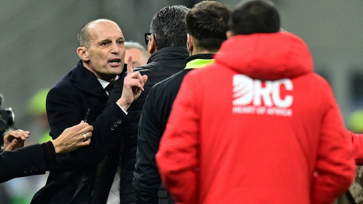 AC Milan Gagal Kalahkan Como, Massimiliano Allegri Ribut Hebat dengan Cesc Fabregas
            - galeri foto