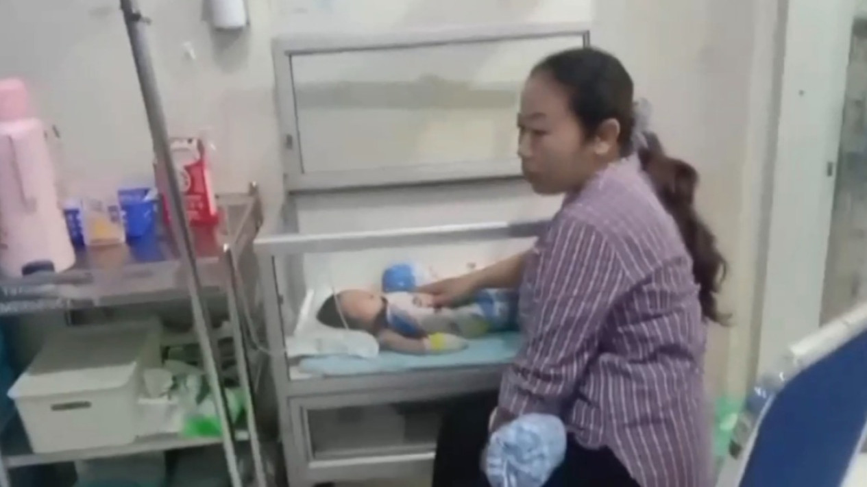 Bayi 7 Hari di Magetan Diduga Disulut Korek Api Ayahnya, Polisi Tunggu Hasil Visum
            - galeri foto