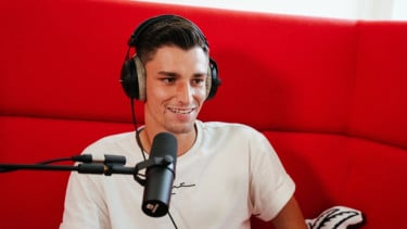 Wasit LGBT di Jerman Babak Belur Dihajar setelah Melamar Kekasihnya di Hadapan 50.000 Penonton, Namanya Pascal Kaiser