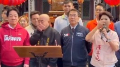 Kepala Kuil Berdiri di Samping Presiden Taiwan, Tiba-tiba Muntah sampai Kena Baju Presiden
