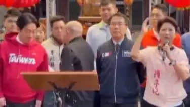 Presiden Taiwan William Lai Ching-te terciprat muntahan kepala kuil