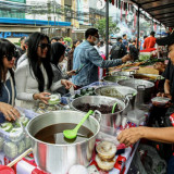 Hari Pertama Puasa, Warga Langsung Serbu Pedagang Takjil di Benhil Jakpus