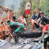 TNI Evakuasi Kecelakaan Pesawat Pelita Air di Pegunungan Krayan Timur, Kalimantan Utara