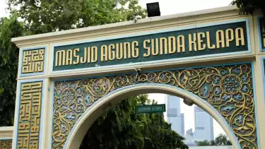 Suasana di Masjid Agung Sunda Kelapa, di Kawasan Menteng, Jakarta Pusat, Kamis (19/2/2026).
