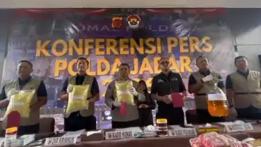Polda Jabar Bongkar Pabrik Mie Berformalin dan Peredaran Makanan Kedaluwarsa di Garut
