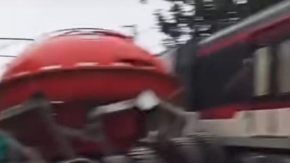 Kereta Bandara Tertemper Truk di Perlintasan Poris-Batuceper Tangerang, Ada Penyesuaian Perjalanan