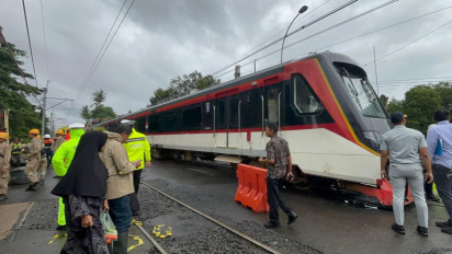 Detik-detik Kereta Bandara Tertemper Truk hingga Satu Rangkaian Anjlok, Perjalanan Sampai Terganggu