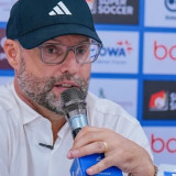 Pelatih PSM Makassar Akui Kualitas Lapangan JIS Jadi Pisau Bermata Dua saat Hadapi Persija Jakarta