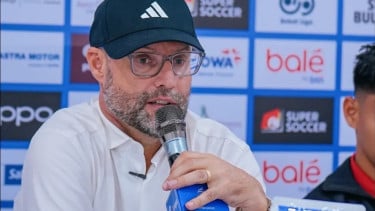 Pelatih PSM Makassar Akui Kualitas Lapangan JIS Jadi Pisau Bermata Dua saat Hadapi Persija Jakarta