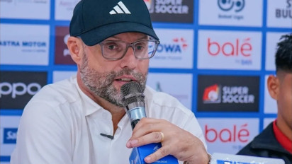 Pelatih PSM Makassar Akui Kualitas Lapangan JIS Jadi Pisau Bermata Dua saat Hadapi Persija Jakarta