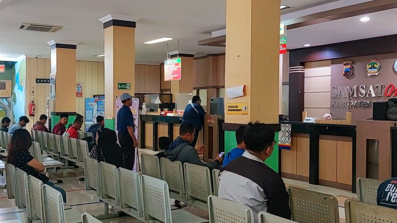 Warga Keluhkan Pajak Naik, Samsat Ungaran Kab.Semarang Terima 1.500 Objek Pajak Tiap Hari
            - galeri foto