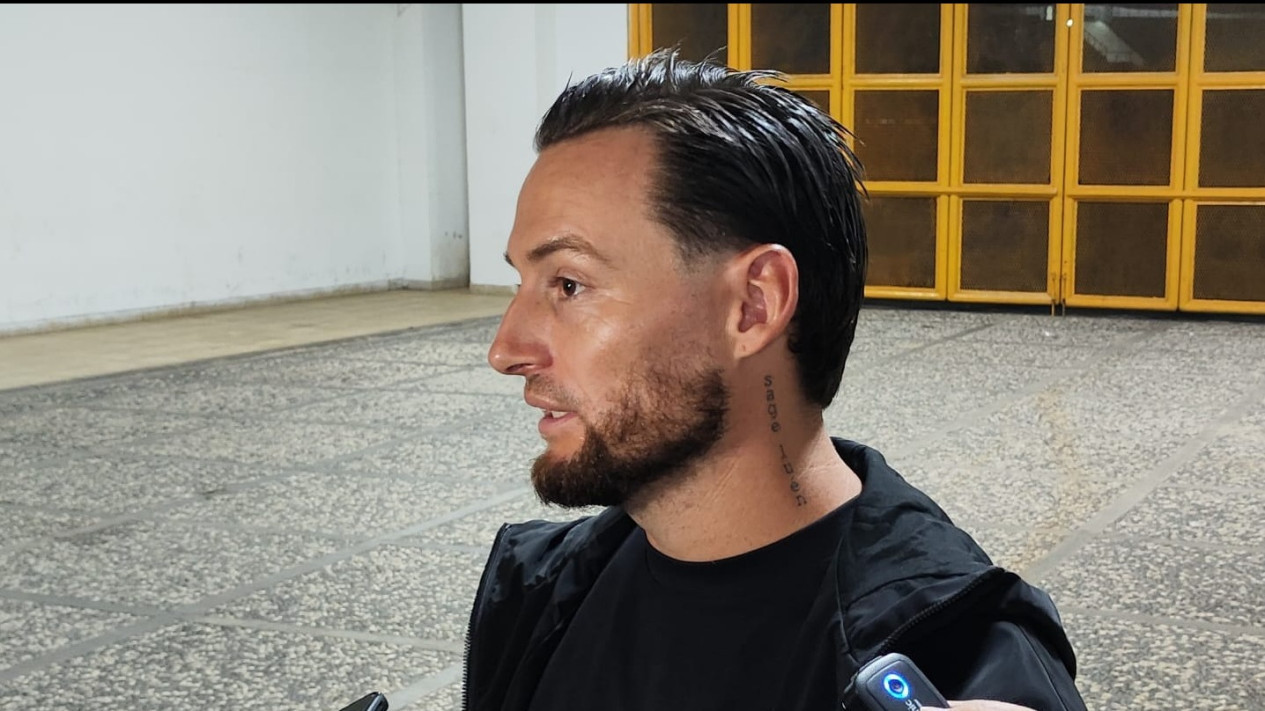 Rusak Citra Persib di Mata Internasional, Klok Sesalkan Tindakan Tidak Terpuji Oknum Bobotoh
            - galeri foto