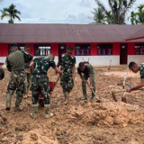 TNI Gencarkan Pembersihan SDN di Tapteng Demi Percepat Aktivitas Belajar