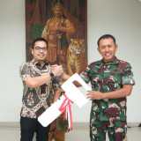 Peruri Serahkan Ambulans untuk Kodim 0604/Karawang di Hari Pertama Ramadan 2026