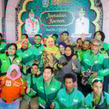 Genap 1 Tahun Dilantik Presiden Prabowo, Gubernur Khofifah dan Wagub Emil Santuni Anak Yatim dan Pengemudi Ojol