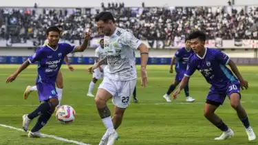 Persib Bandung vs Persita Tangerang