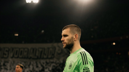 Kritikan Fans Ajax di Laga Debut Maarten Paes Jadi Sorotan Media Belanda, Sindir Para Bintang yang Berseragam De Godenzonen