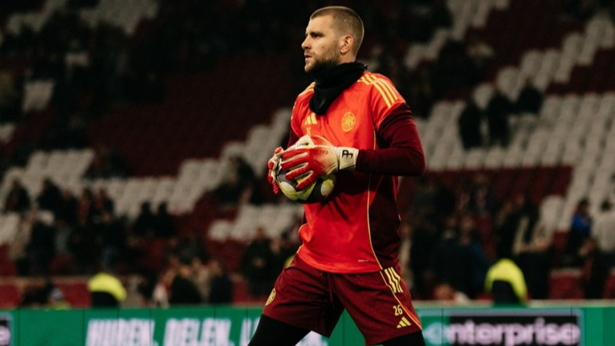 Kata-Kata Jujur Maarten Paes usai Debut dengan Ajax Amsterdam, Kiper Timnas Indonesia Kritik Satu Hal
            - galeri foto