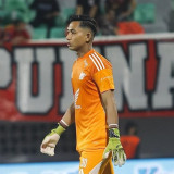 Blunder Penjaga Gawang PSM Makassar Reza Arya saat Lawan Persija Disorot Asing, Sang Kiper Disejajarkan dengan Andre Onana