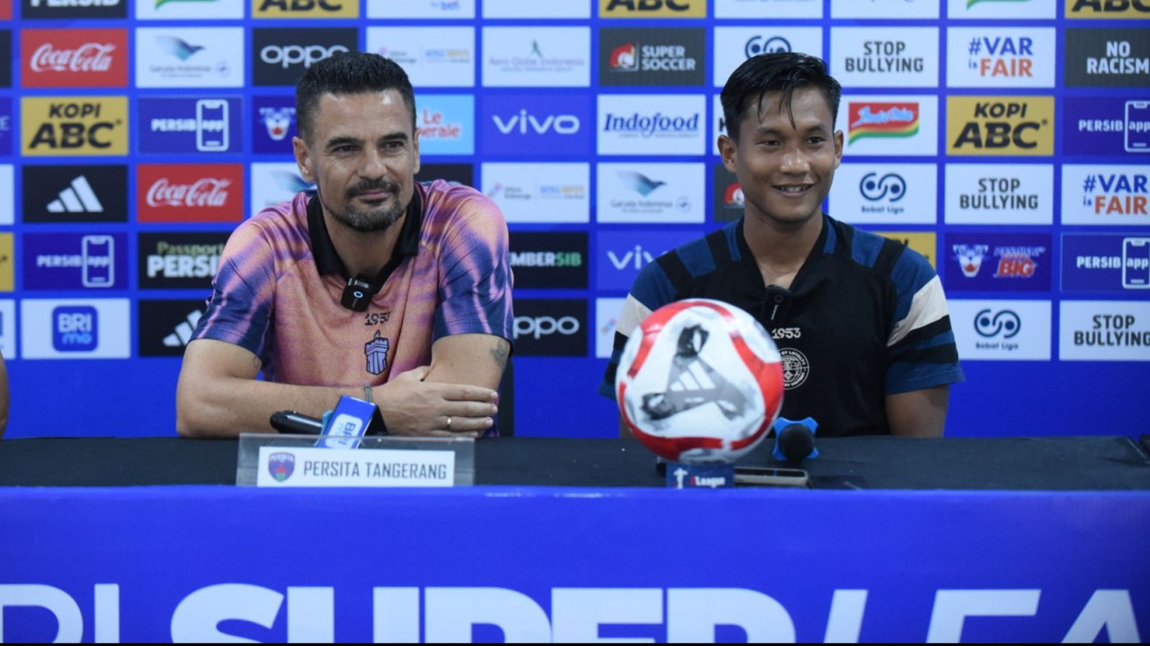 Eks Pelatih Persija Ungkap Dia Lebih Bahagia dari Jakmania Jika Persita Kalahkan Persib
            - galeri foto