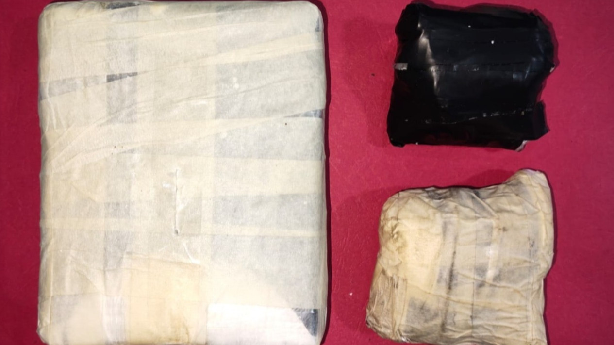 Polisi Ringkus Pria Bawa Kokain 1 Kilogram di Terminal Jakbar, Angkut Narkoba Pakai Bus AKAP dari Riau
            - galeri foto