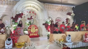 Meriahnya Perayaan Ulang Tahun Anjing sekaligus Cap Go Meh di Gedung Mewah Surabaya